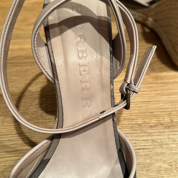 Burberry Italian sandals. Excellent condition - Picture 4 of 6